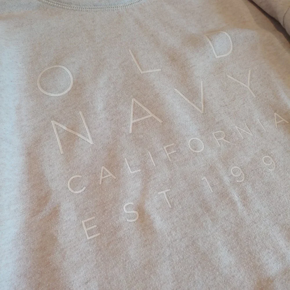 Old Navy | Oatmeal Metallic Gold Logo Long Sleeve Pullover Sweatshirt | M